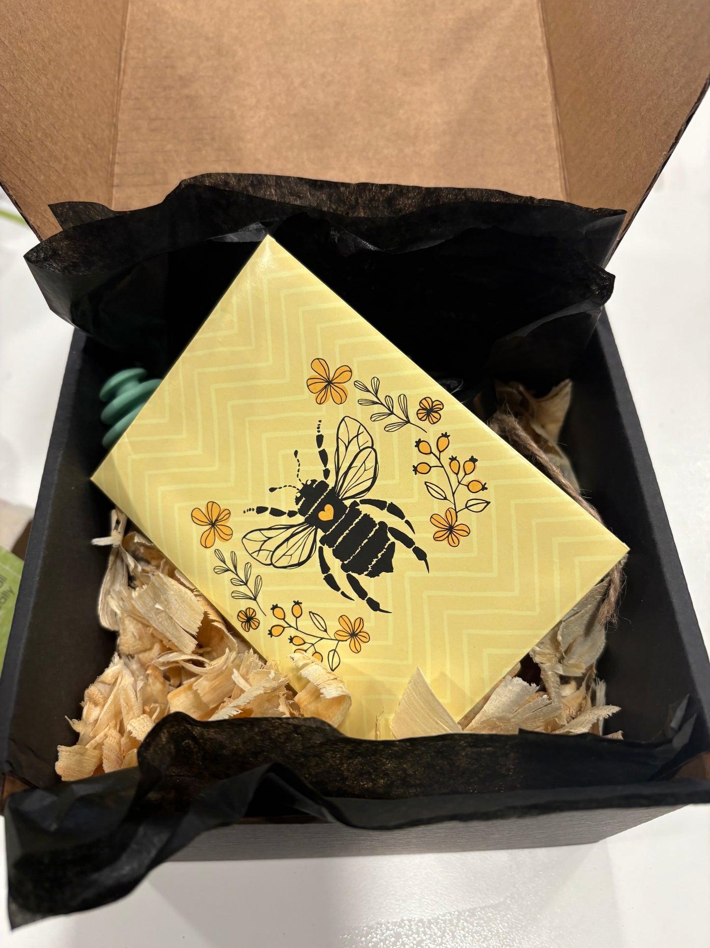 Premium Estate Honey Gift Box + Honey Dipper + Bonus